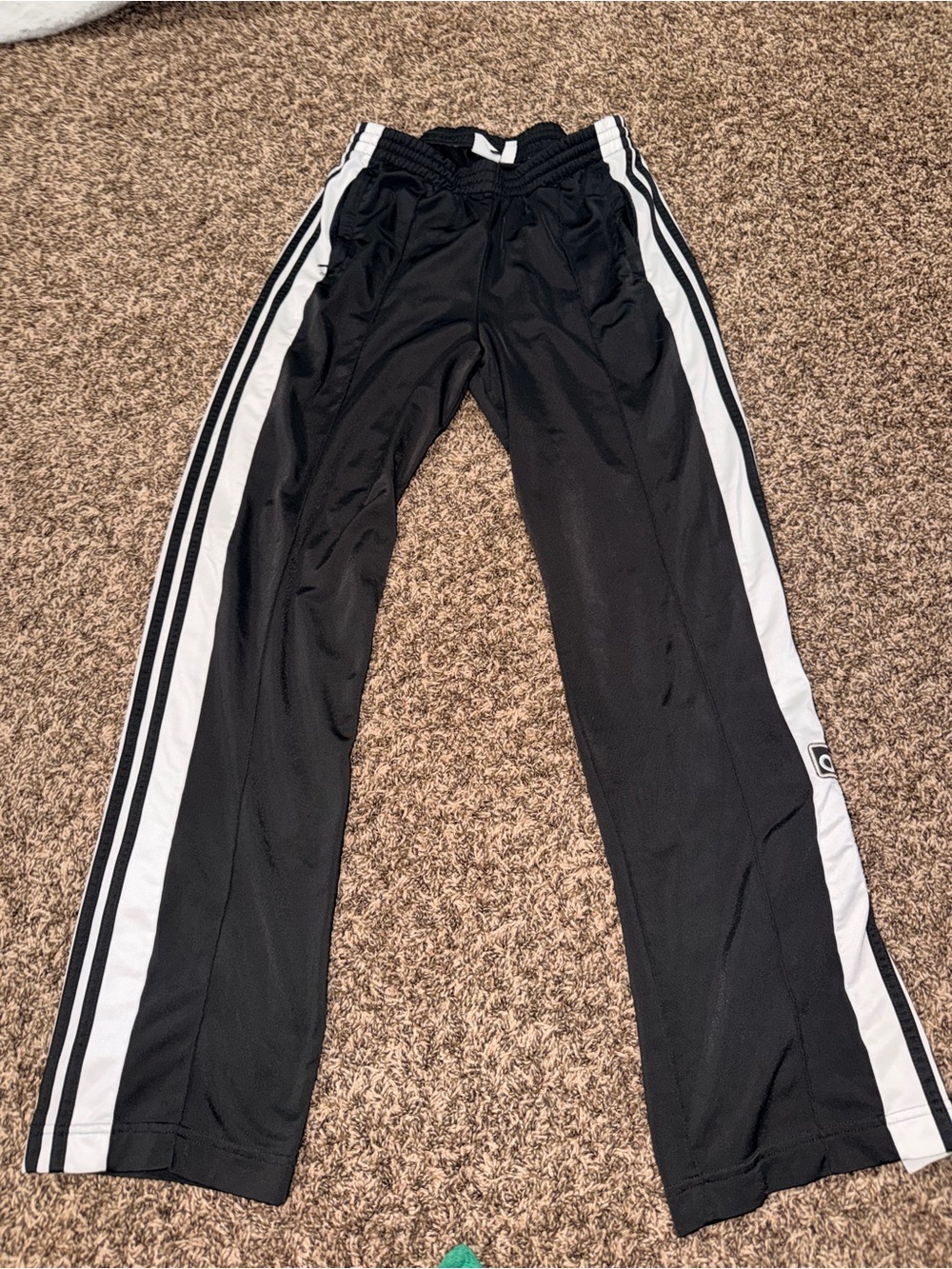 BLACK ADIDAS SWEATPANTS SIZE MEDIUM TRADITIONAL SNAP TRACK PANTS